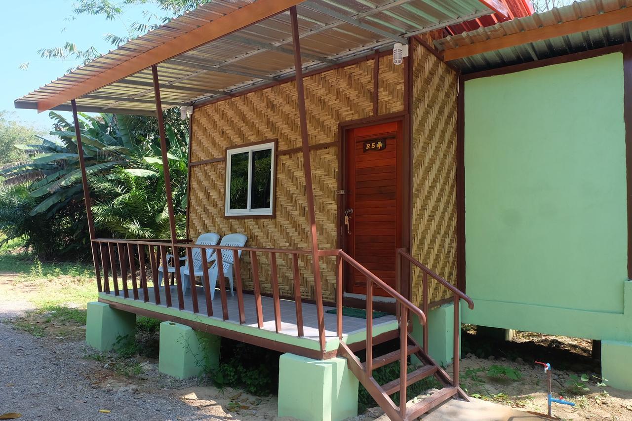 Khaosok Bamboo Huts Resort Khao Sok National Park Luaran gambar